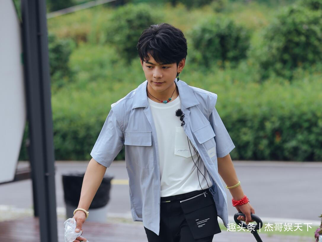 黃曉明耍心眼,丁真動機不純,《中餐廳》收官只能靠周也勉強挽尊