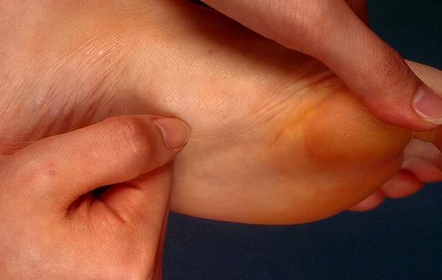 a300|血糖高的人,脚上会出现3种变化,哪怕占一个,也要检查一下血糖