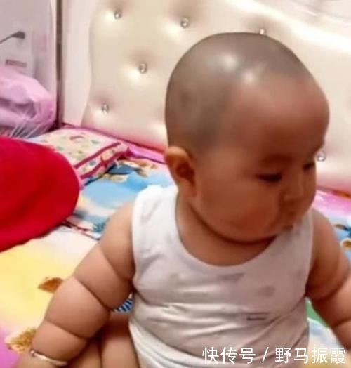 宝宝|“最萌宝宝”走红,看到宝宝胳膊那一刻,网友:这不是米其林吗?