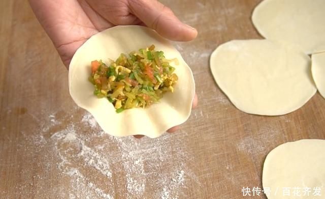 冬天就爱吃这馅的包子,不发面不烫面,皮薄馅足,一次至少吃4个