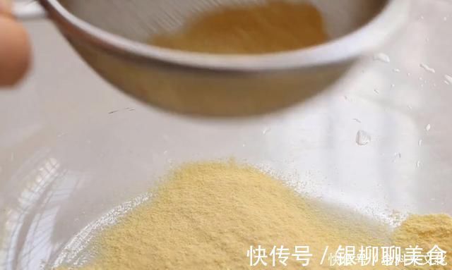 分享一款玉米面鸡蛋小饼，不水蒸不油炸，香软营养，孩子特爱吃