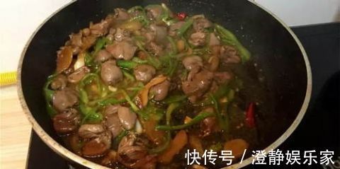 鸡身上“最值钱”的部位,肉贩子都留着自己吃,一只鸡就一个