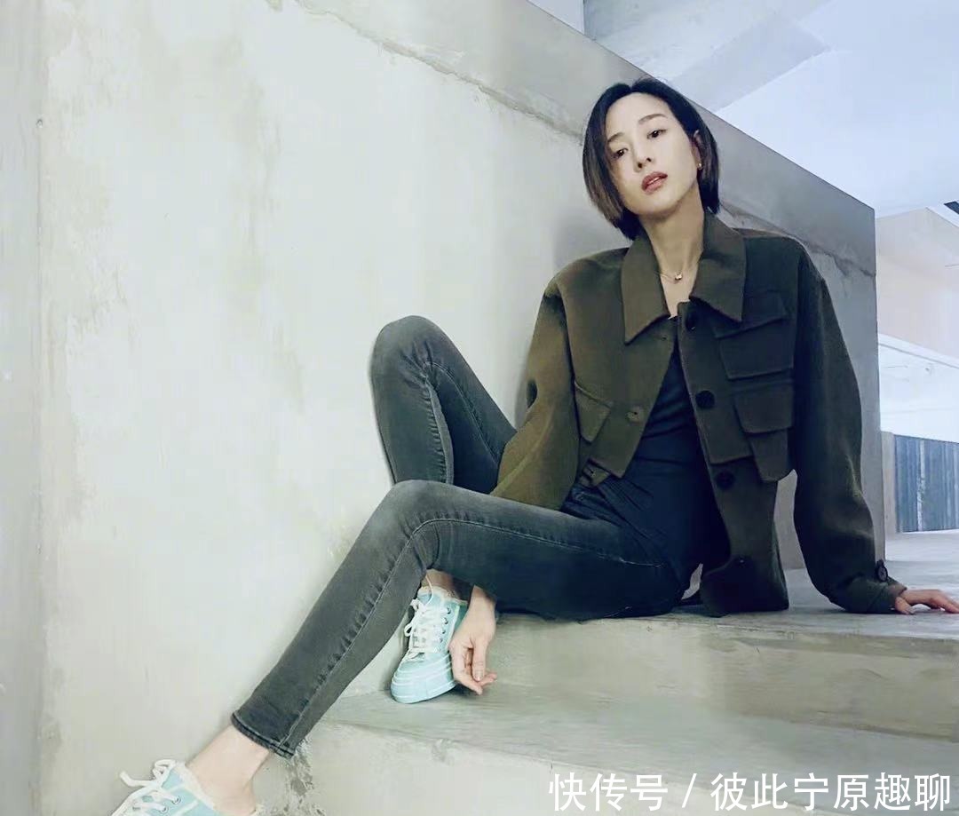 张钧甯日常穿搭,时髦又炫酷,超好学