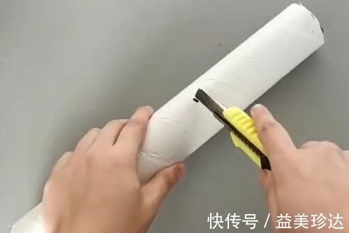 纸筒|保鲜膜纸筒不要扔,切1刀粘在厨房墙上,解决了家家户户的烦恼