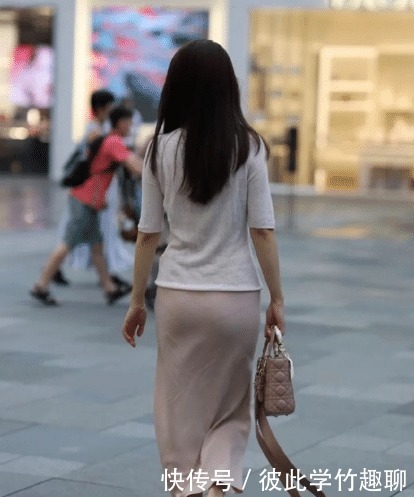 T恤|白色半袖T恤,搭配浅色长裙!