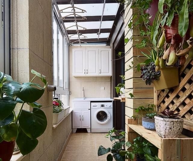 阳台上|同样是阳台,这样装修不仅实用还漂亮,别再把阳台变“晾晒台”了