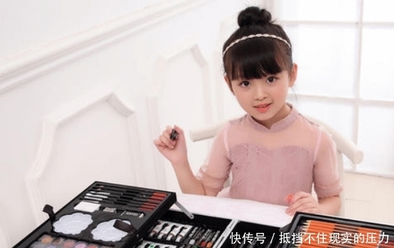 父母|孩子很多时候,会做得很好,只需小小地鼓励一下就行