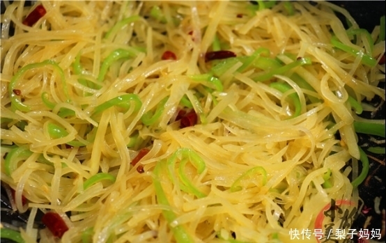 好吃|炒土豆丝时,先放醋还是后放醋?多数人一下锅就错了,难怪不好吃