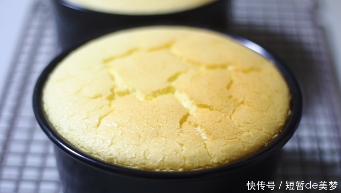 炎热的夏天,来一份酸酸甜甜的百香果慕斯,解暑又开胃!