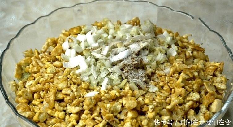 立春后,我家早餐常吃它,锅中一烙,皮薄馅多,简单又下饭