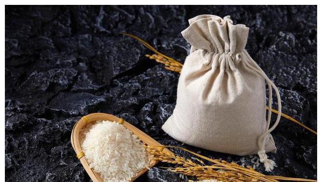 大米保存很简单，这样做越放越鲜，不长斑不生虫，天天都吃新鲜米