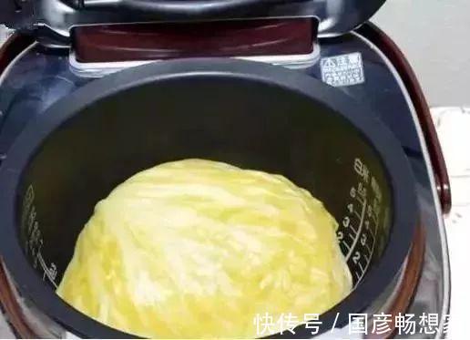 美味|将整颗包菜放入锅中,40分钟后,美味的不敢想象