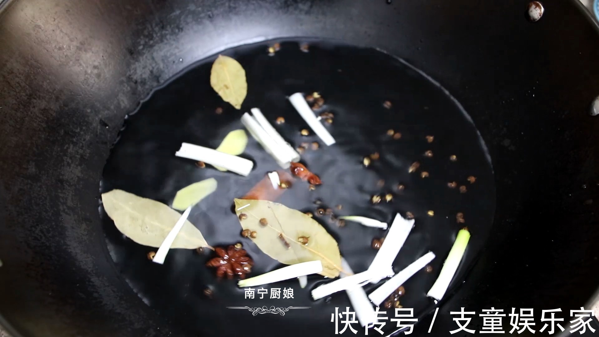 五花肉|做红烧肉时，焯水和直接炖都不对，大厨教你正确做法，软糯还不腻