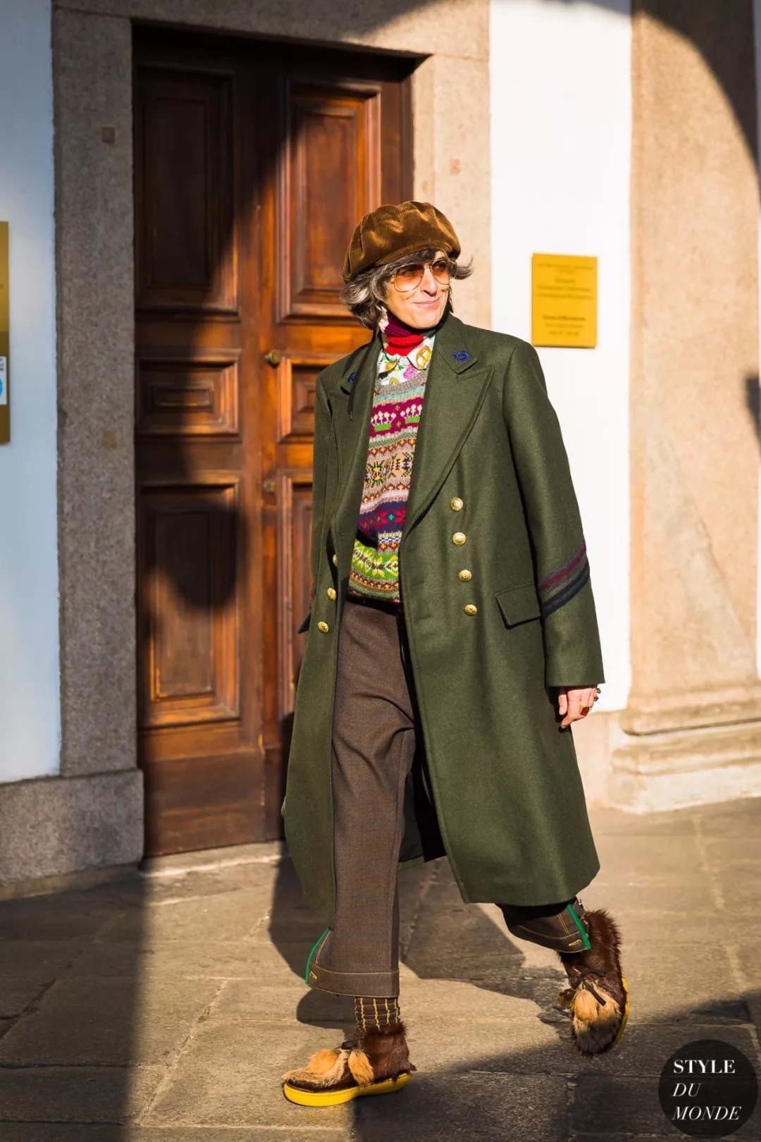 绒面衬衫|衬衫先别急着收起来,冬天这样搭配保暖又时髦