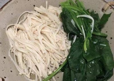 冬季，我常给家人做这菜，清爽可口，开胃又下饭，简单一拌就搞定