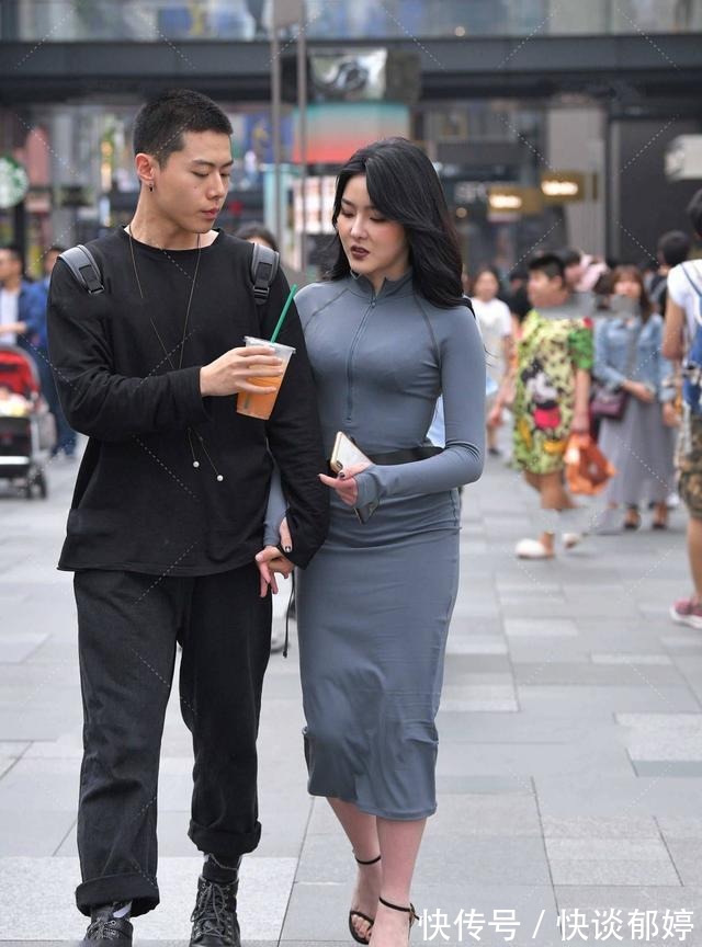 穿搭|中间色系的连衣裙，不需要任何装饰，就能彰显温柔典雅的轻熟风格