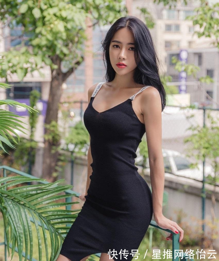成熟|简约时尚的针织吊带裙,随意穿搭就能展现成熟女性的魅力