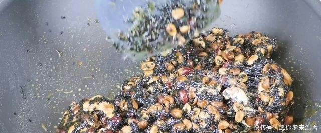 过年必备零食芝麻花生糖做法,无水无油无添加,做法简单超酥香