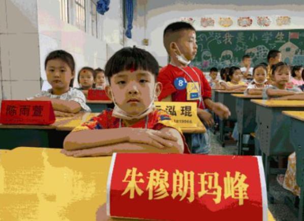 小名|小学生因姓名“简单”爆红,全程仅2笔,老师:不怕,还有弯钩!