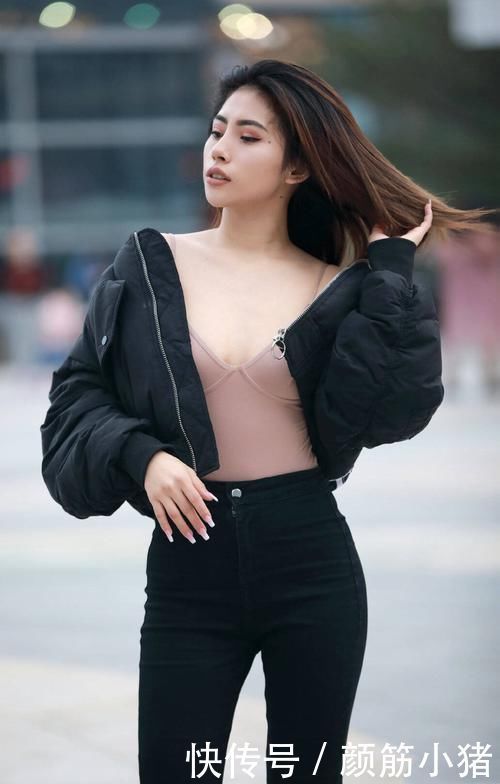 路人街拍帅气个性的小姐姐,酷中带甜的时髦精