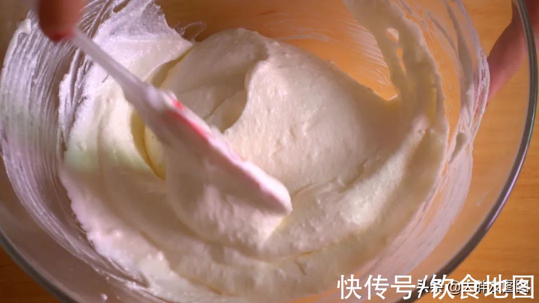 不要烤箱,没有面粉,自制绵密丝滑的安茹蛋糕,一勺挖开,馋了