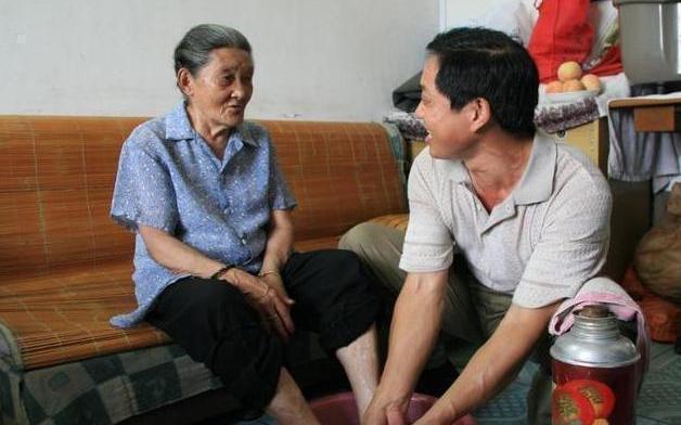 晚年|这3类老人晚年''很抢手'',子女争抢着想养老,快看看其中有你吗