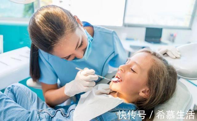刷牙|美国牙医建议七岁之前不要自己刷牙?很多中国父母教育错了