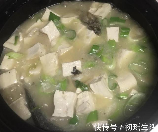 碰到这种鱼我从不还价,一买就是好几斤,简单一炖鲜美好喝还不腥