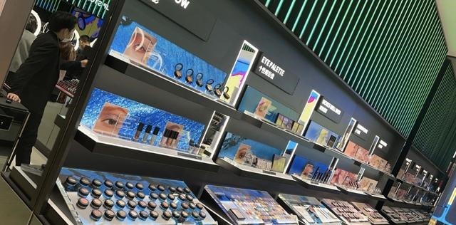 疫情 口红销量售价双降,美妆博主百万梦成空,转型美食博主!