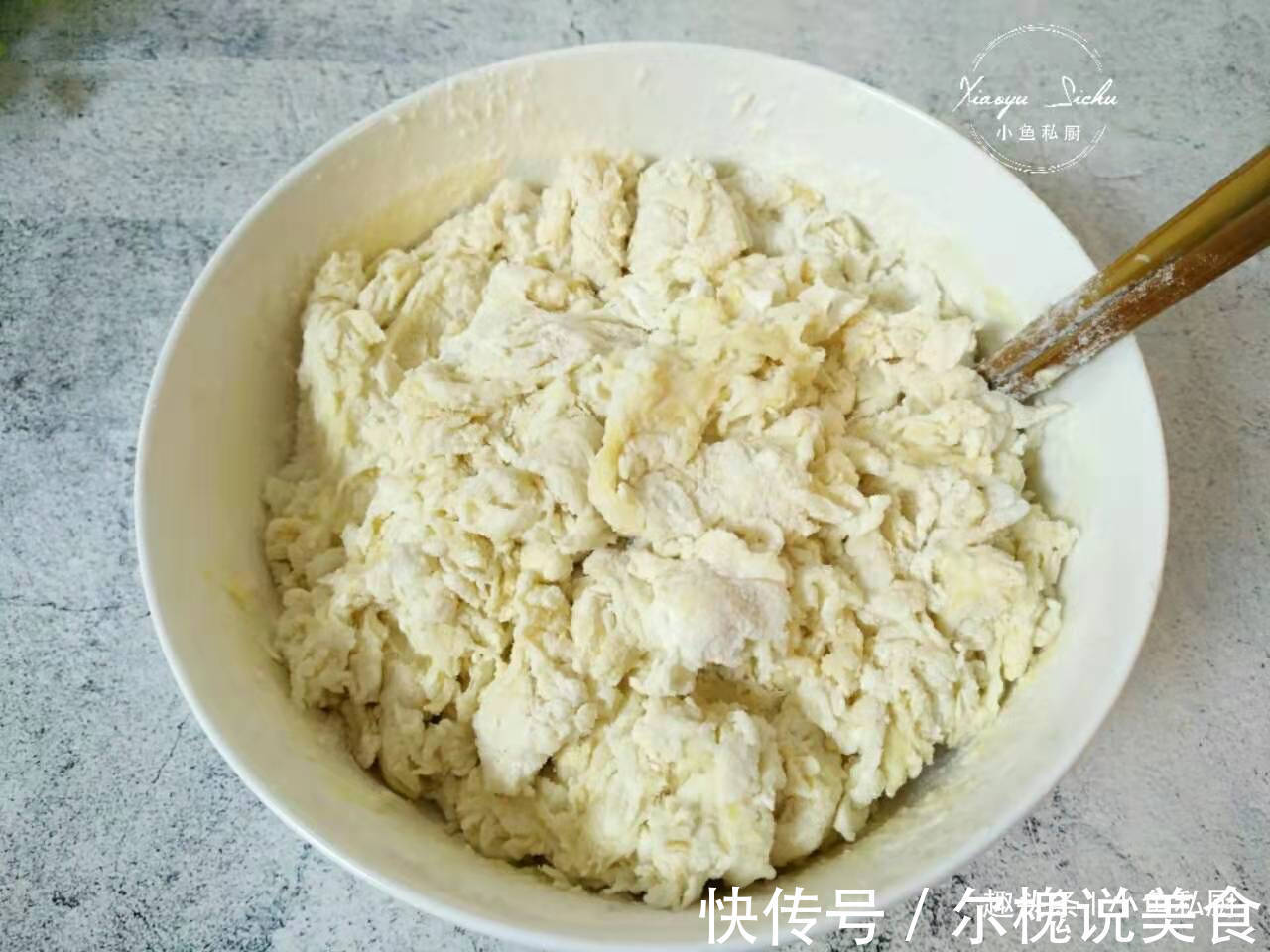 家里有面粉吗跟我一起做油条吧，不用泡打粉，零难度，一次成功