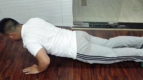 锻炼|为何要常做俯卧撑？男性每天做40个俯卧撑，好处多到你想不到