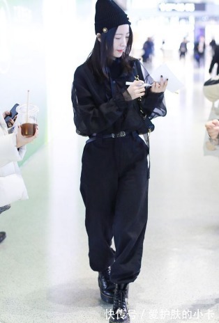 穿搭|别老惦记着阔腿裤了!今年秋天是束脚裤的天下,舒适又显腿长