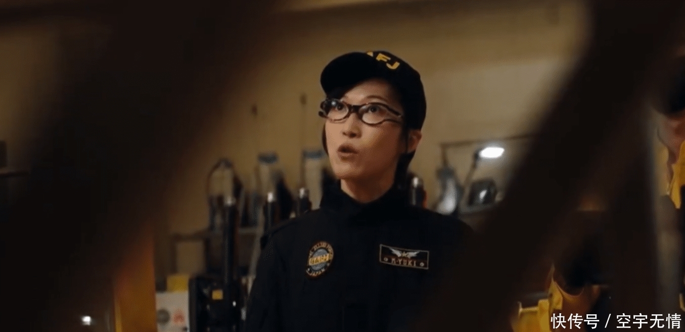 解散|泽塔奥特曼:防卫队借口军械库解散,想要得到奥特曼的光线数据