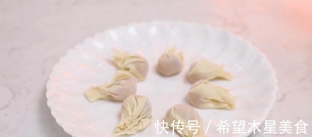 瘦肉|凭一碗云吞面圈粉吃货，生意火爆！一学就会，味道不输正宗名店！