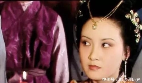 携蝗大嚼图$贾府的媳妇只凤姐口才好?她怼起人连凤姐也得道歉,黛玉只能脸红