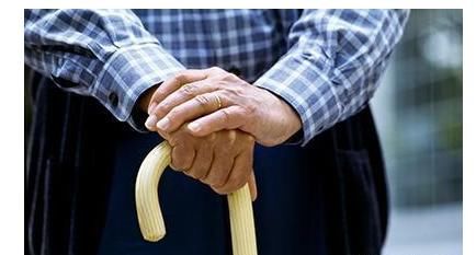 症状|老年人出现这个症状，要警惕是精神病！