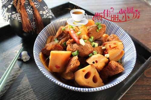  天冷少吃鸡鸭鱼肉多吃它，和藕是绝配，再贵也别省，炖一锅太香了