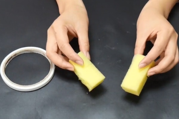 海绵 穿高跟鞋逛街,脚又累又痛在鞋子里放一样东西,穿多久都不累!