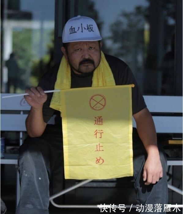 路飞COS|最残暴路飞COS,没肌肉就算了,看到这油肚吓得不敢再追海贼王