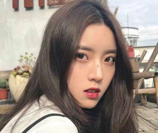 “耐看脸”女生有这3个特征，中一个是校花，全中颜值SSS级