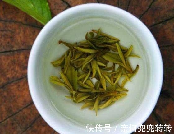 老花匠养花,从不买花肥,仅仅在盆里倒点“渣滓”,养啥都能旺!