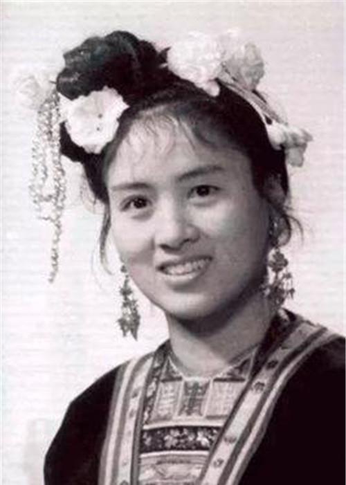  女孩|印在1980年版贰角纸币上的2个女孩，一个当了大官，一个归于平凡