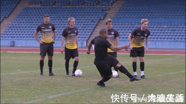 物理学定律|卡洛斯生涯最妖一球,直接违反物理学定律,11个人站在门前都防不住