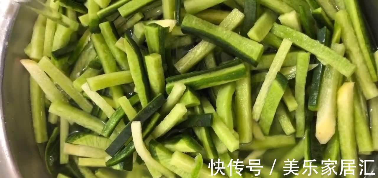 咸菜萝卜的做法，香辣味美清脆爽口，许久不吃都不习惯