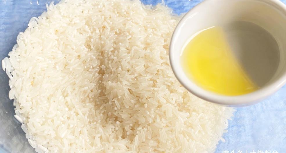 米饭|煮饭别再用老一套了,多加一步,煮出来的米饭好吃又松软