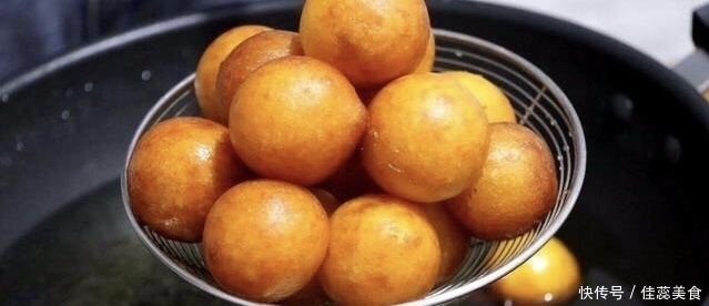 3根红薯,不用面粉不加水,教你做红薯丸子,香甜软糯,出锅抢光