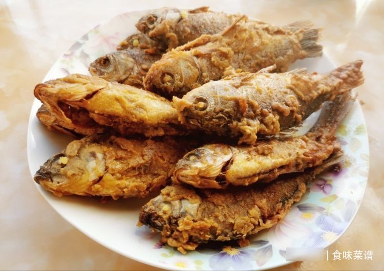 鲫鱼|鲫鱼怎么做才好吃？分享3种不同的做法，鲜香美味，下酒下饭都行