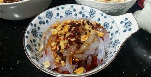 哈气|凉粉,又麻又辣吃得直流汗水,嘴直哈气