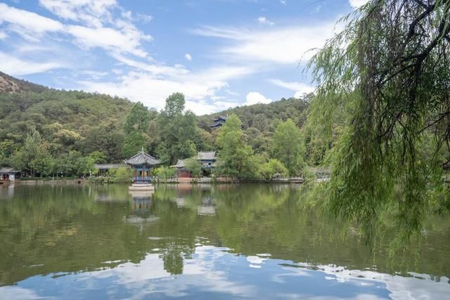 玉龙十三峰|丽江这个景区人少景色美，不收门票成为了丽江绝景