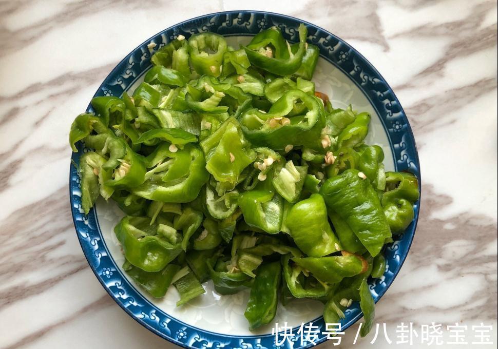 家常小炒肉，掌握这几个窍门，肉片焦香不油腻，香辣下饭